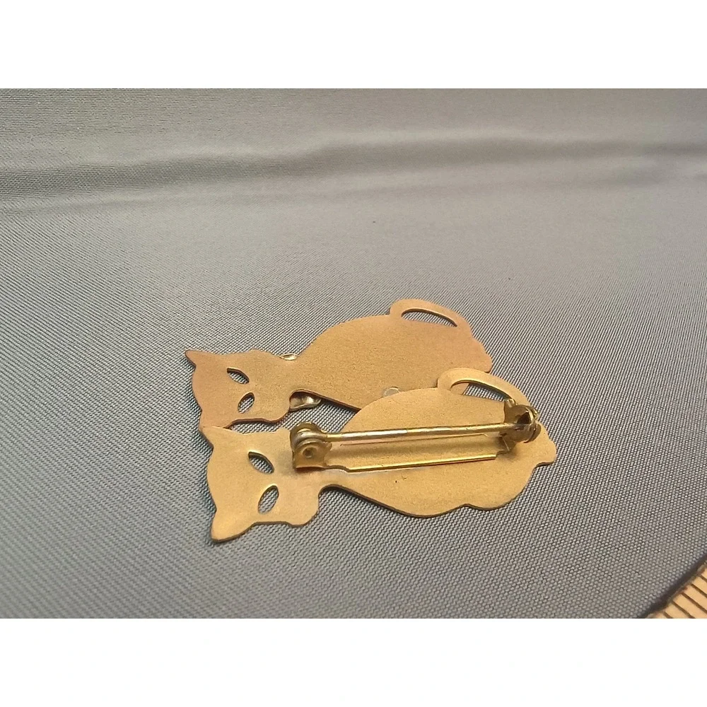 Vintage Two Cats Sitting Pin‎ Brooch Tri Color Gold Tone Mixed Metal Jewelry